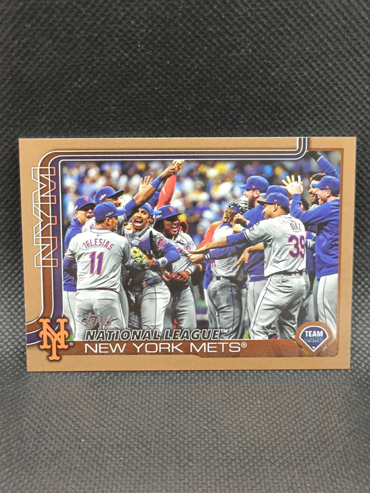 Mets Team Card - 2025 Topps Series Two Gold /2025 - New York Mets
