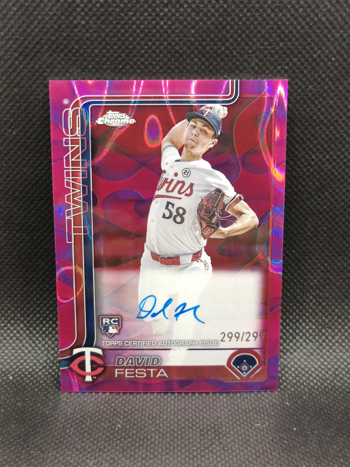 David Festa - 2025 Topps Chrome Update Rookie Auto Magenta & Purple Lava Lamp Refractor /299 - Minnesota Twins